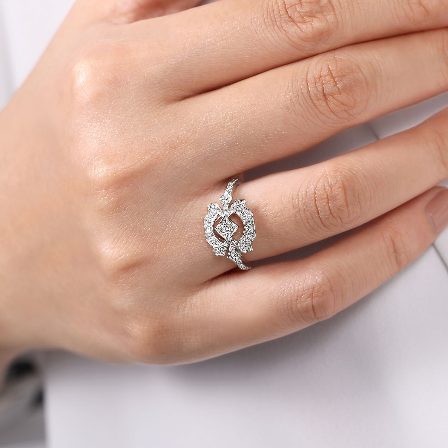 14K White Gold Art Deco Floral Diamond Ring