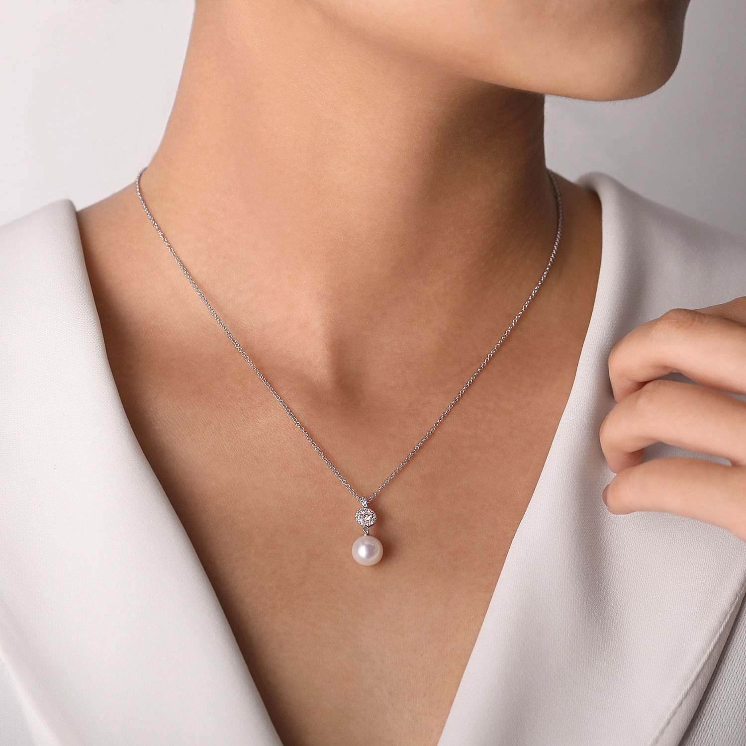 14K White Gold Diamond Pavé Halo and Pearl Drop Pendant Necklace 