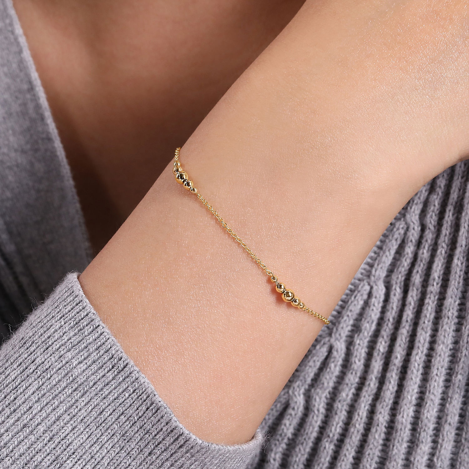 14K Yellow Gold Chain Bracelet with Graduating Bead Stations