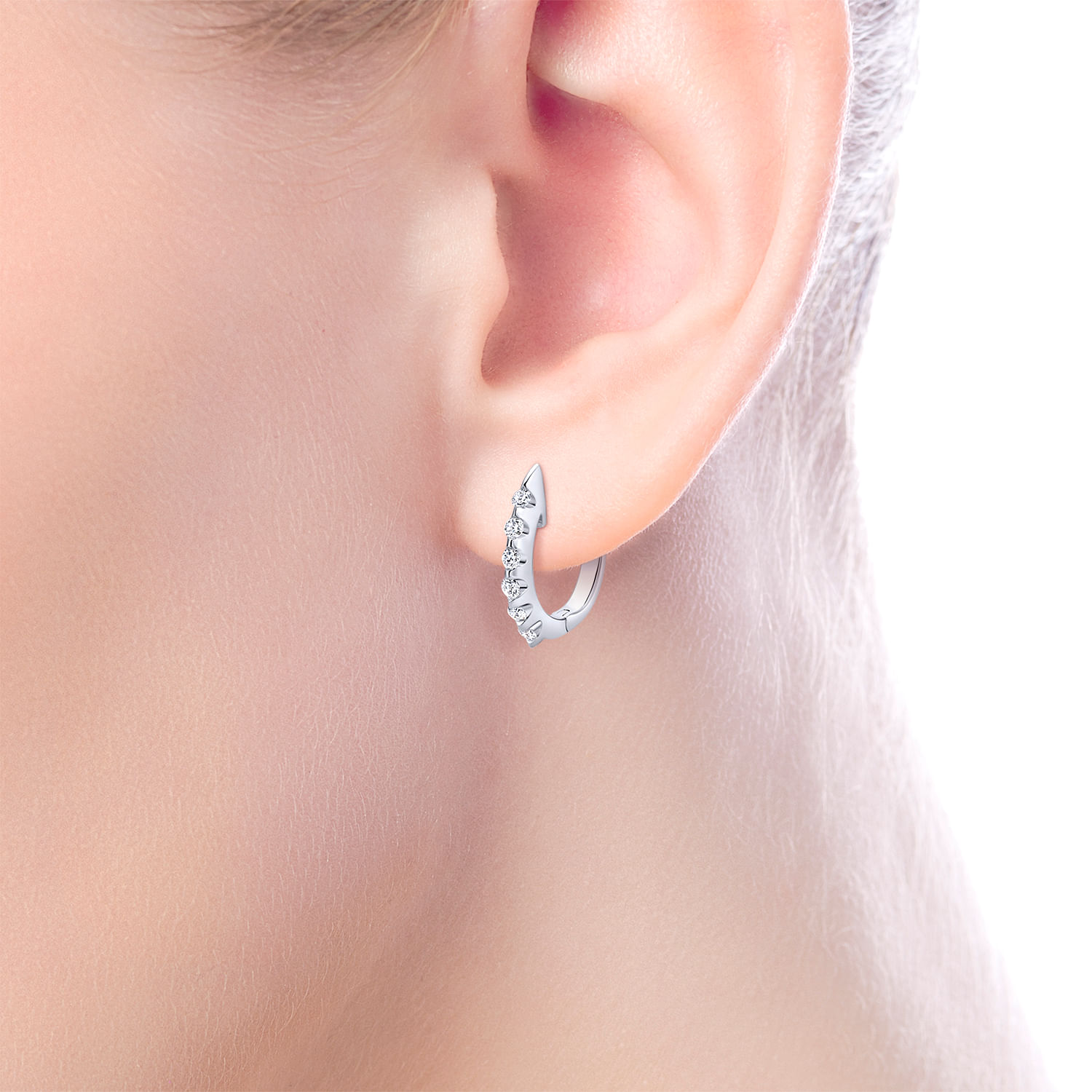 14k White Gold 15mm Slim Scalloped Diamond Huggie Earrings