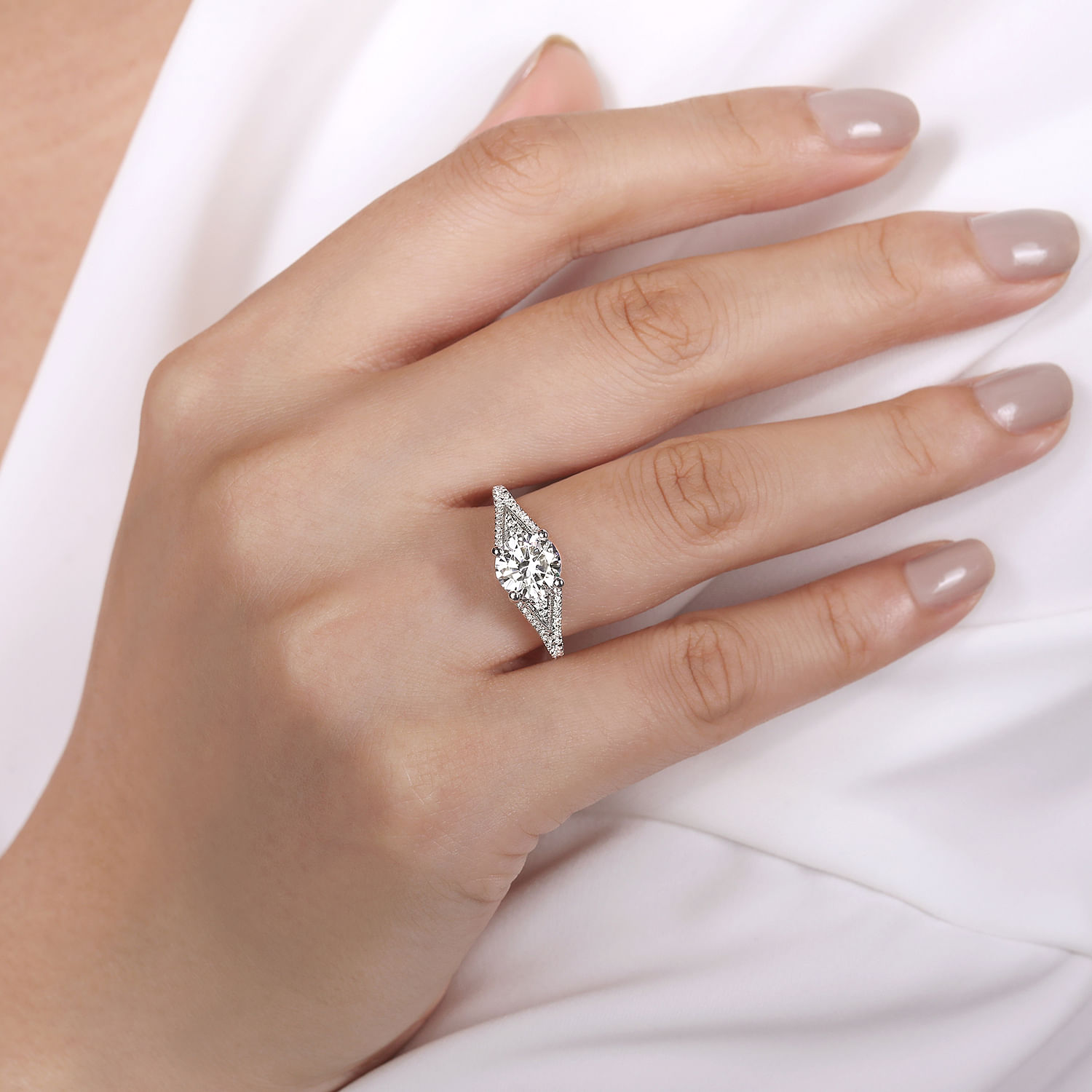 18K White Gold Round Split Shank Diamond Engagement Ring